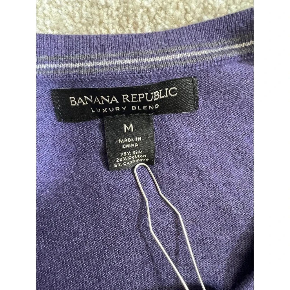 Banana Republic luxurious neck